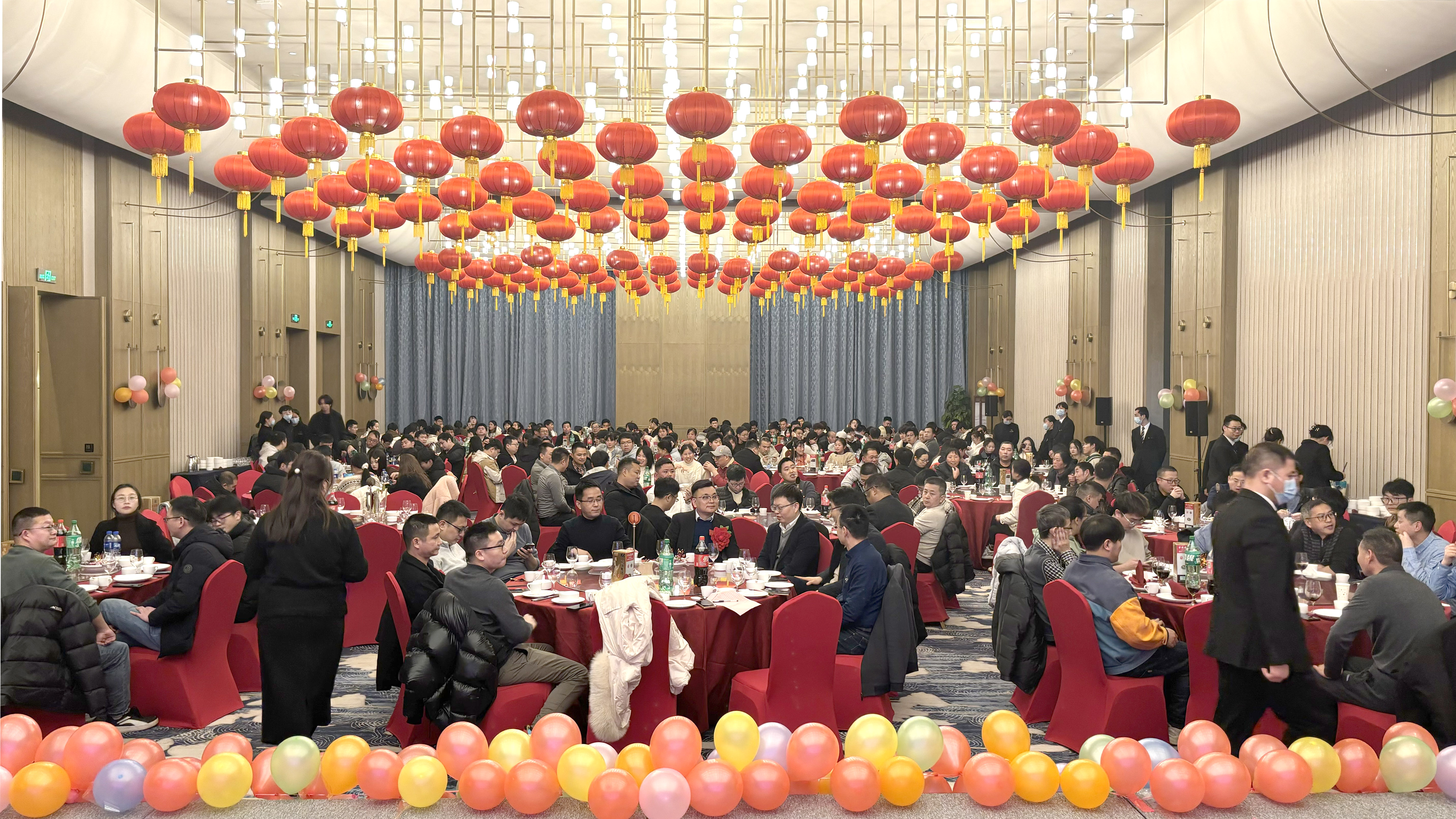 乘风破浪创佳绩 继往开来铸辉煌  NG集团微2023年度表彰大会暨2024年迎春晚会胜利召开